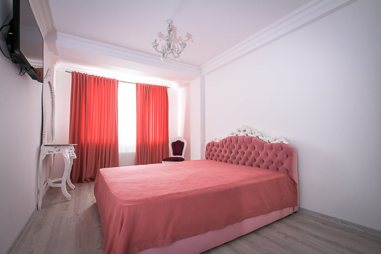 Bright Botanica Apartment is a 3 rooms apartment for rent in Chisinau, Moldova